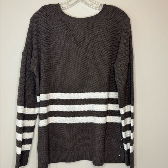 Pink Rose Women’s Gray striped Pullover Sweater Size XL - Picture 4 of 5